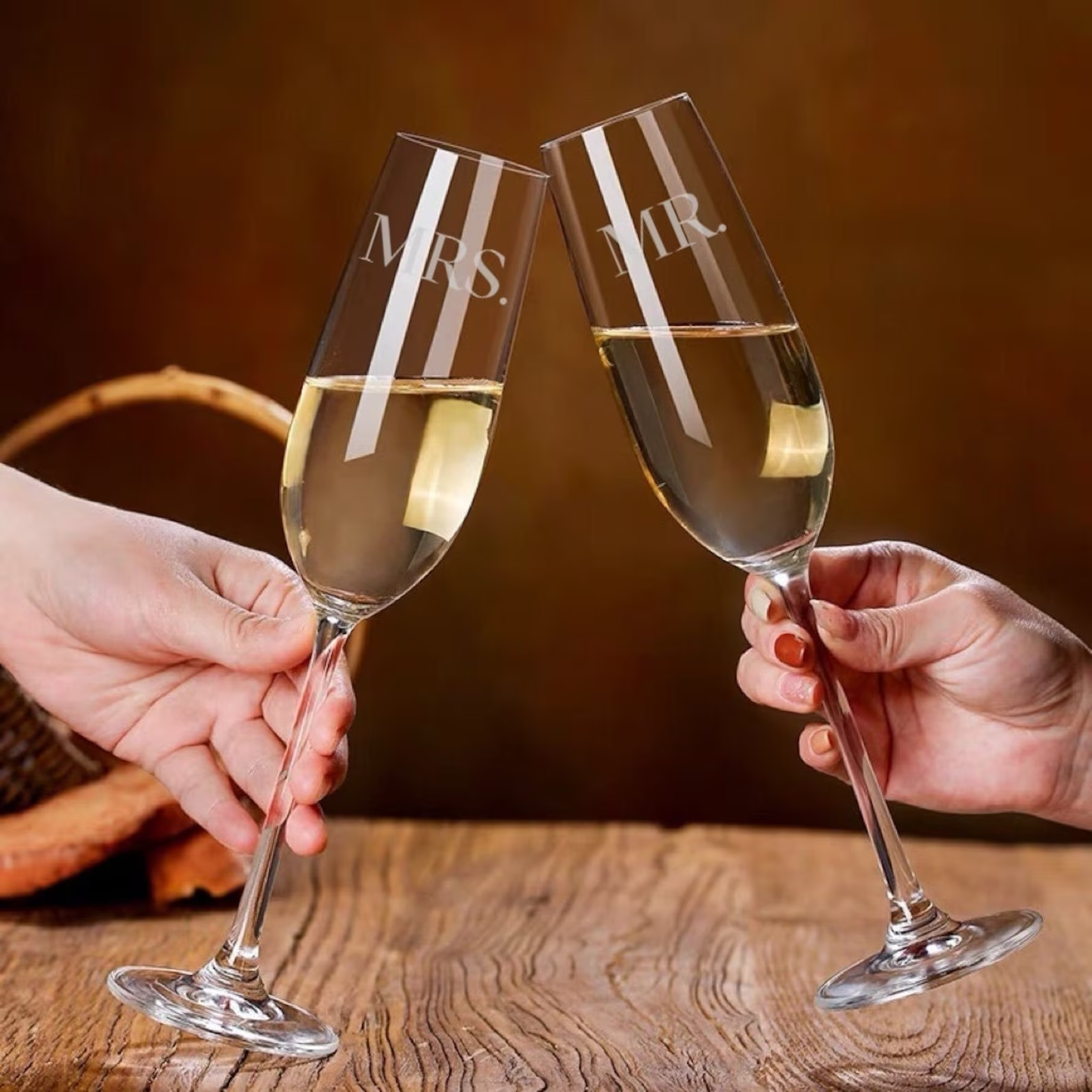 'Mr and Mrs' His and Hers Custom Etched Flute Glasses (2 Set)
